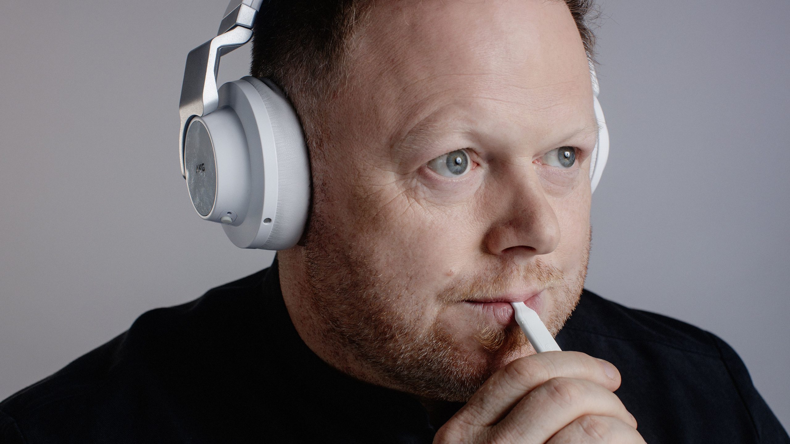 Tinnitus Betroffener macht bimodale Neurostimulation